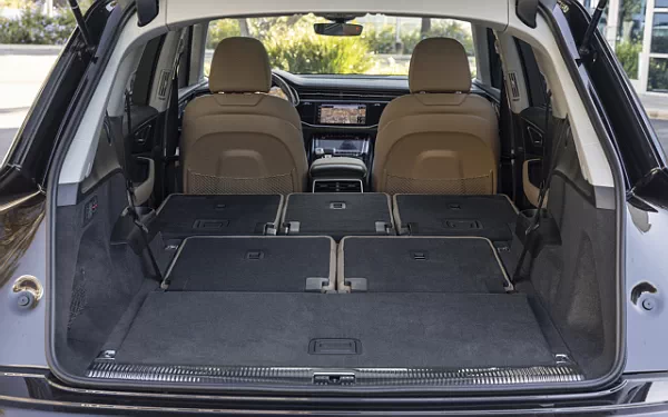 ���� ���������� Audi Q7 55 TFSI quattro (Tamarind Brown Metallic) US-spec - 2025