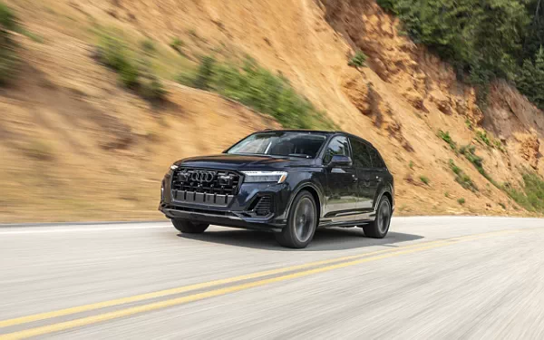 ���� ���������� Audi Q7 55 TFSI quattro (Waitomo Blue Metallic) US-spec - 2025