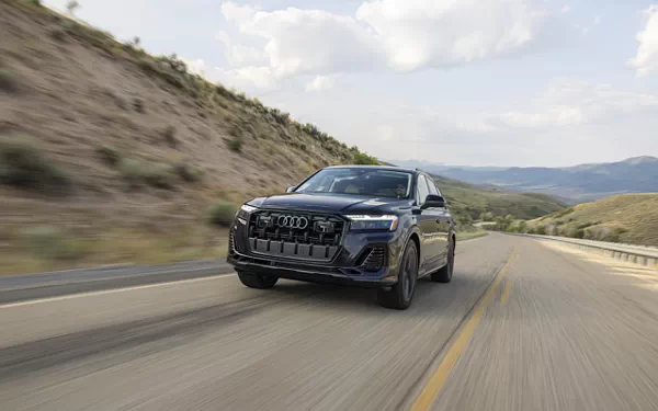 ���� ���������� Audi Q7 55 TFSI quattro (Waitomo Blue Metallic) US-spec - 2025