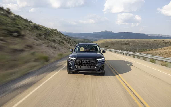 ���� ���������� Audi Q7 55 TFSI quattro (Waitomo Blue Metallic) US-spec - 2025
