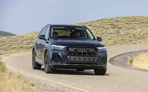 ���� ���������� Audi Q7 55 TFSI quattro (Waitomo Blue Metallic) US-spec - 2025
