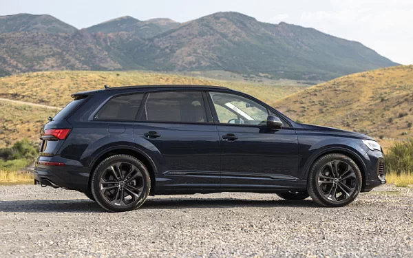 ���� ���������� Audi Q7 55 TFSI quattro (Waitomo Blue Metallic) US-spec - 2025