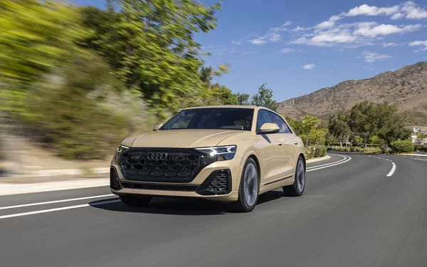 ���� ���������� Audi Q8 55 TFSI quattro S line (Sakhir Gold Metallic) US-spec - 2025