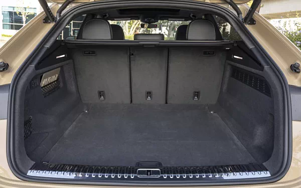 ���� ���������� Audi Q8 55 TFSI quattro S line (Sakhir Gold Metallic) US-spec - 2025