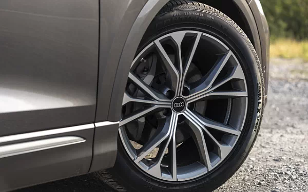 ���� ���������� Audi Q8 55 TFSI quattro (Samurai Grey Metallic) US-spec - 2025