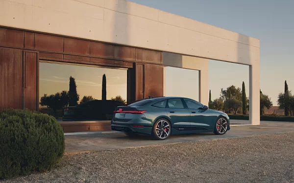 ���� ���������� Audi S6 Sportback e-tron US-spec - 2025