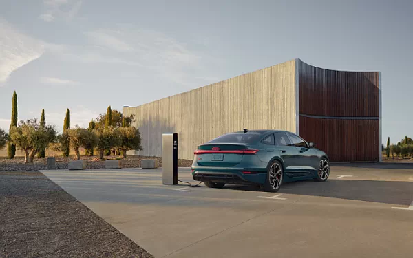 ���� ���������� Audi S6 Sportback e-tron US-spec - 2025