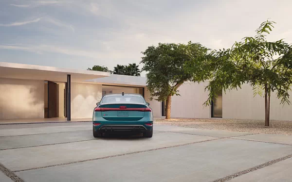 ���� ���������� Audi S6 Sportback e-tron US-spec - 2025