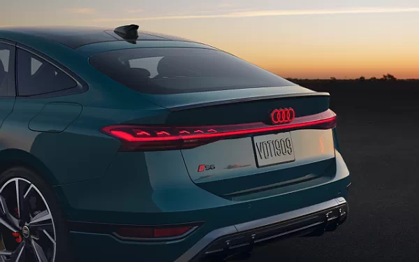 ���� ���������� Audi S6 Sportback e-tron US-spec - 2025