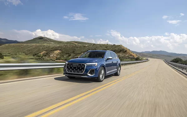 ���� ���������� Audi SQ7 TFSI (Ascari Blue Metallic) US-spec - 2025