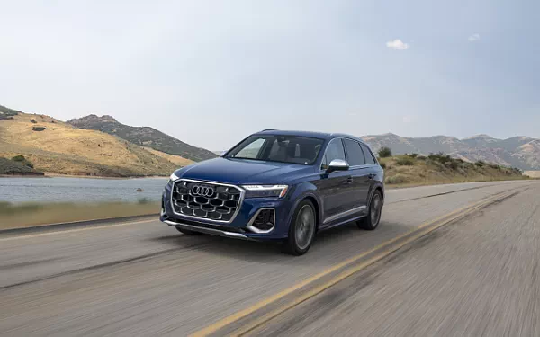 ���� ���������� Audi SQ7 TFSI (Ascari Blue Metallic) US-spec - 2025