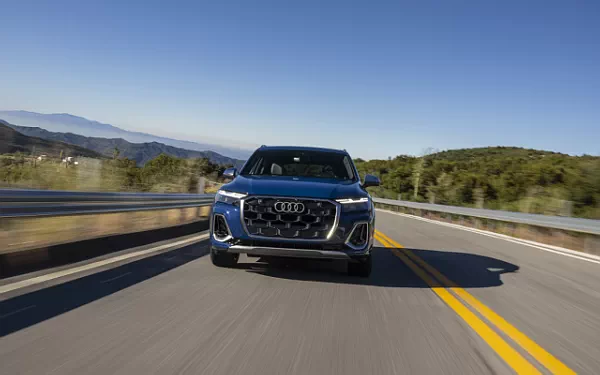 ���� ���������� Audi SQ7 TFSI (Ascari Blue Metallic) US-spec - 2025