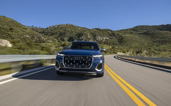 ���� ���������� Audi SQ7 TFSI (Ascari Blue Metallic) US-spec - 2025