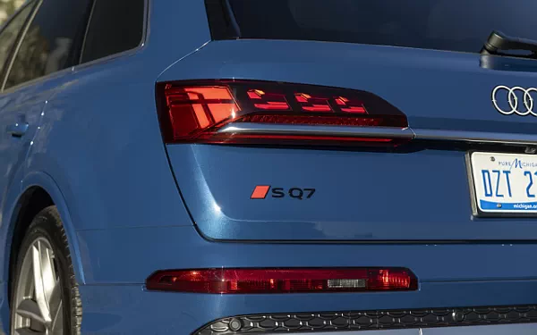���� ���������� Audi SQ7 TFSI (Ascari Blue Metallic) US-spec - 2025