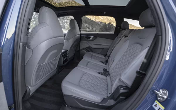 ���� ���������� Audi SQ7 TFSI (Ascari Blue Metallic) US-spec - 2025