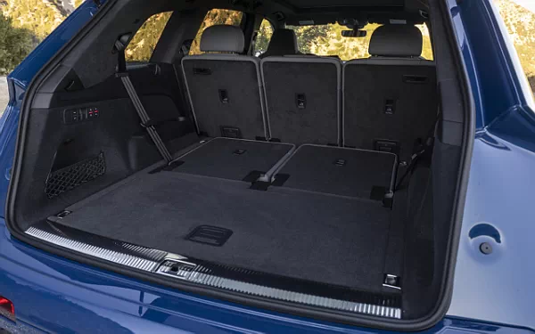 ���� ���������� Audi SQ7 TFSI (Ascari Blue Metallic) US-spec - 2025