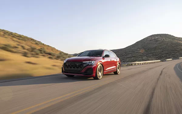 ���� ���������� Audi SQ8 TFSI quattro (Chili Red Metallic) US-spec - 2025