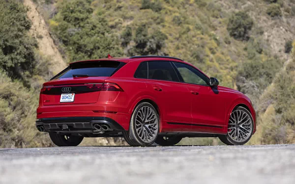 ���� ���������� Audi SQ8 TFSI quattro (Chili Red Metallic) US-spec - 2025