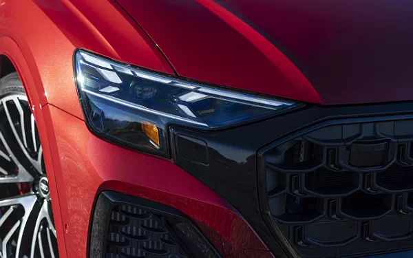 ���� ���������� Audi SQ8 TFSI quattro (Chili Red Metallic) US-spec - 2025