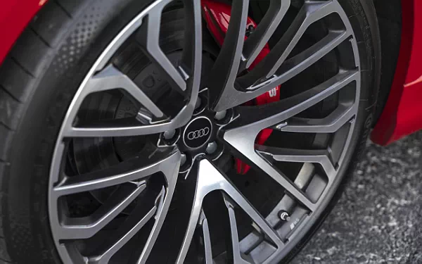 ���� ���������� Audi SQ8 TFSI quattro (Chili Red Metallic) US-spec - 2025