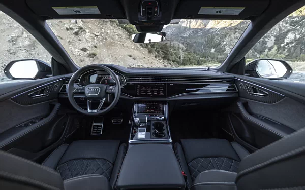 ���� ���������� Audi SQ8 TFSI quattro (Chili Red Metallic) US-spec - 2025