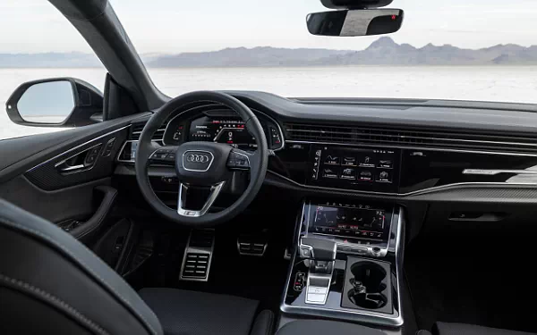 ���� ���������� Audi SQ8 TFSI quattro (Chili Red Metallic) US-spec - 2025