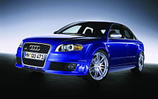   Audi RS4 - 2005