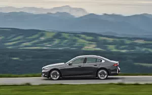   BMW 530e (Sophisto Grey Metallic) - 2023