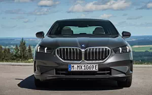   BMW 530e (Sophisto Grey Metallic) - 2023