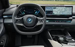   BMW 530e (Sophisto Grey Metallic) - 2023