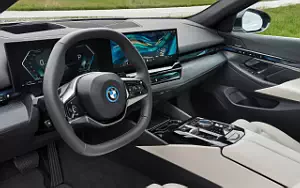   BMW 530e (Sophisto Grey Metallic) - 2023