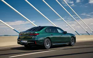   BMW i7 M70 xDrive (Aurora Diamond Green) - 2023