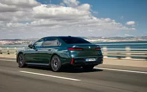   BMW i7 M70 xDrive (Aurora Diamond Green) - 2023