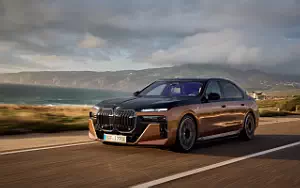   BMW i7 M70 xDrive (Two Tone Liquid Copper Sapphire Black) - 2023