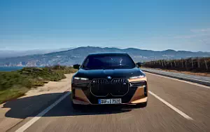   BMW i7 M70 xDrive (Two Tone Liquid Copper Sapphire Black) - 2023