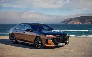   BMW i7 M70 xDrive (Two Tone Liquid Copper Sapphire Black) - 2023