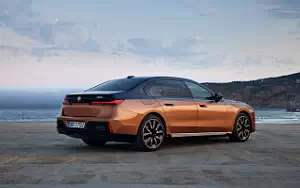   BMW i7 M70 xDrive (Two Tone Liquid Copper Sapphire Black) - 2023