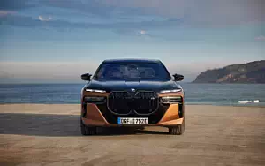   BMW i7 M70 xDrive (Two Tone Liquid Copper Sapphire Black) - 2023