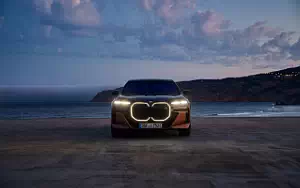   BMW i7 M70 xDrive (Two Tone Liquid Copper Sapphire Black) - 2023