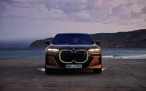   BMW i7 M70 xDrive (Two Tone Liquid Copper Sapphire Black) - 2023