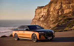   BMW i7 M70 xDrive (Two Tone Liquid Copper Sapphire Black) - 2023