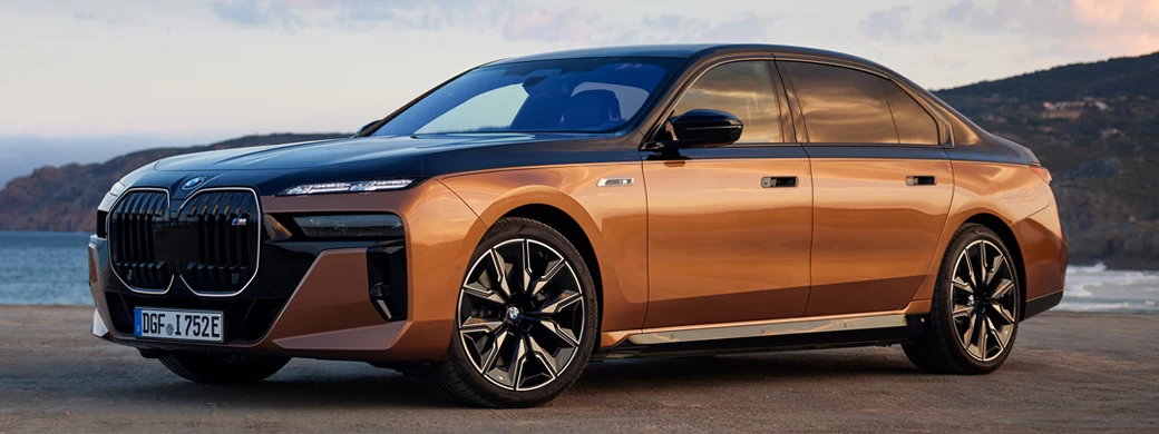   BMW i7 M70 xDrive (Two Tone Liquid Copper Sapphire Black) - 2023 - Car wallpapers