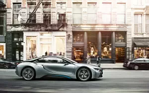   BMW i8 - 2013