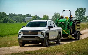   Chevrolet Silverado EV WT Crew Cab (Summit White) - 2023