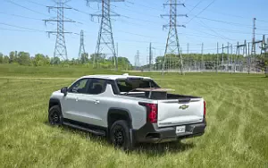   Chevrolet Silverado EV WT Crew Cab (Summit White) - 2023