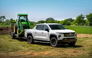   Chevrolet Silverado EV WT Crew Cab (Summit White) - 2023