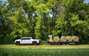   Chevrolet Silverado EV WT Crew Cab (Summit White) - 2023