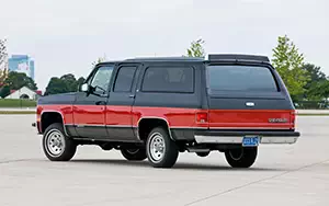   Chevrolet Suburban - 1990