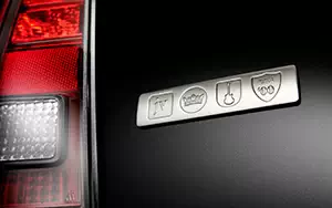   Chrysler 300C John Varvatos Limited Edition - 2013
