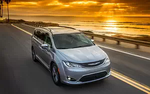   Chrysler Pacifica Limited - 2016